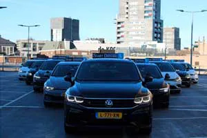 foto van de lesauto's van Start Driving rijschool Tilburg