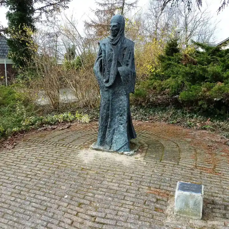 Het standbeeld van Rudolf Agricola in Baflo: rijscholen in Baflo vergelijken
