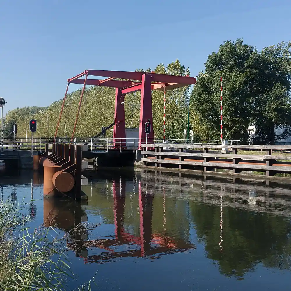 De ophaalbrug over de Zuid-Willemsvaart bij Beek en Donk: vergelijk de rijscholen in Beek en Donk