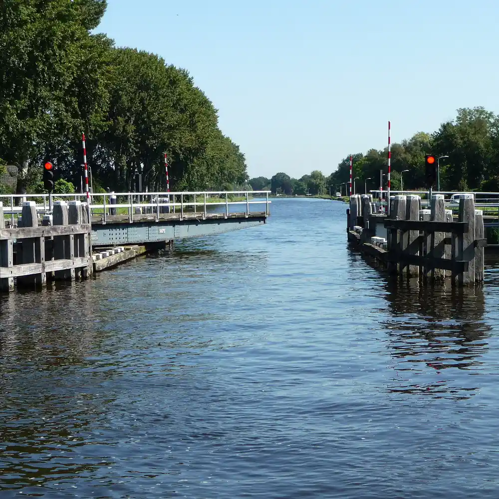 Het kanaal bij Bergentheim: vergelijk de rijscholen in Bergentheim