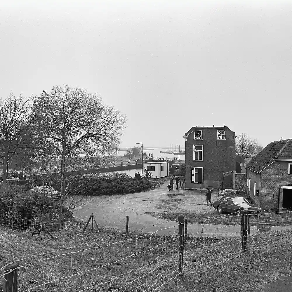 De sluiswachterswoning in De Heen, vlak bij Steenbergen: alle rijscholen in Steenbergen op een rij