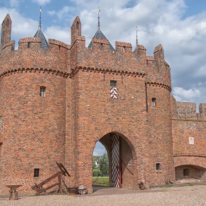 Kasteel Doornenburg: rijscholen in Doornenburg vergelijken