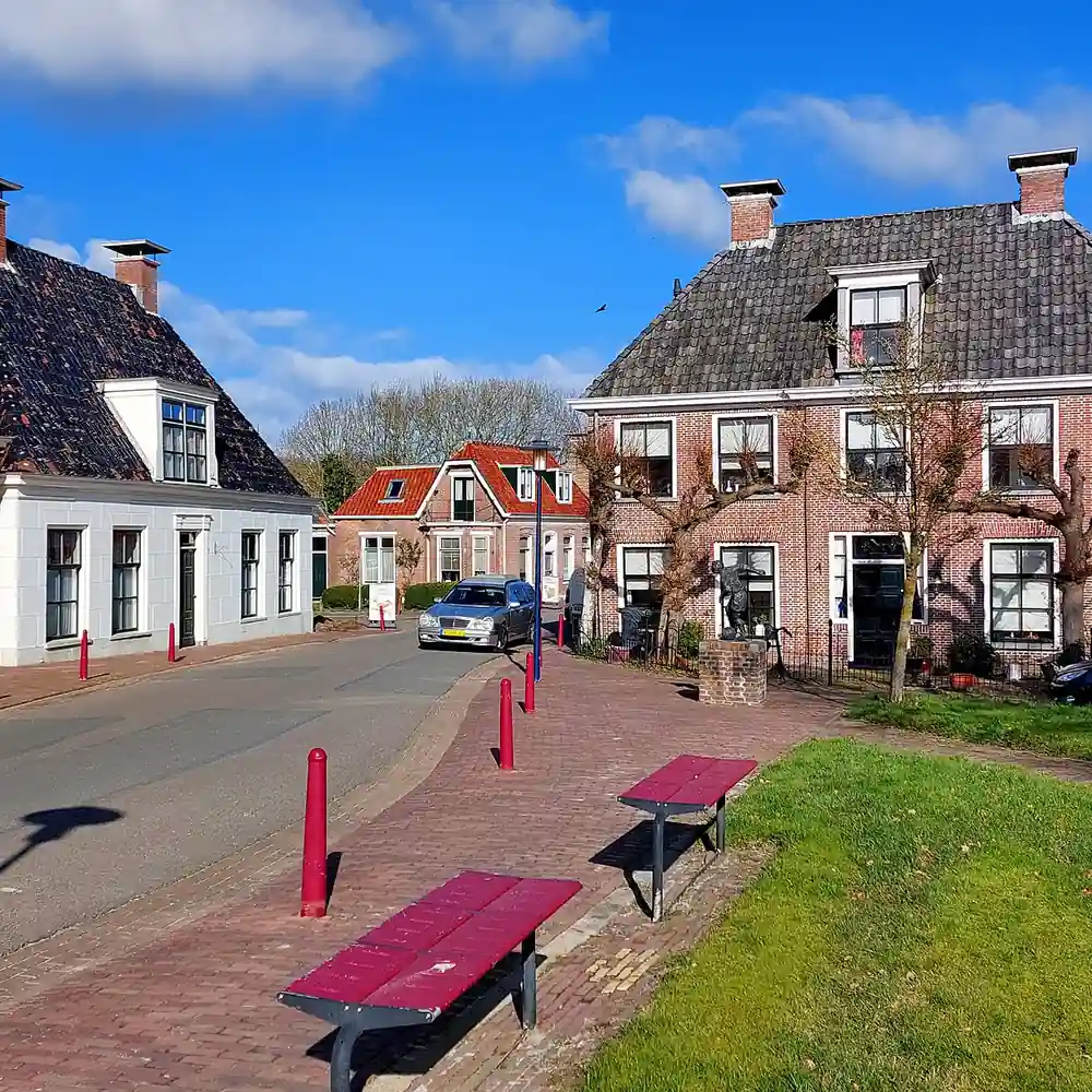 De Haadstrjitte in Ferwert, waar je de rijscholen in Ferwert kunt vergelijken