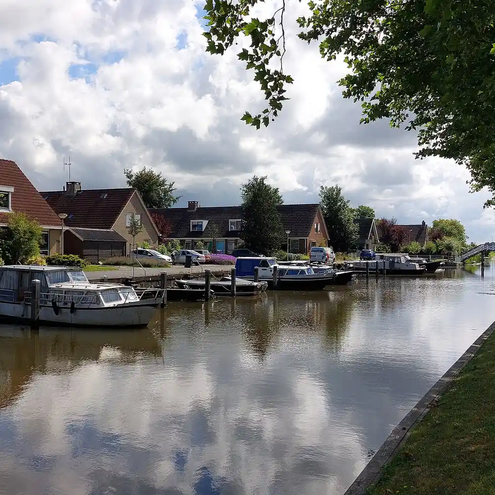 Een vaart in Hallum: rijscholen in Hallum vergelijken