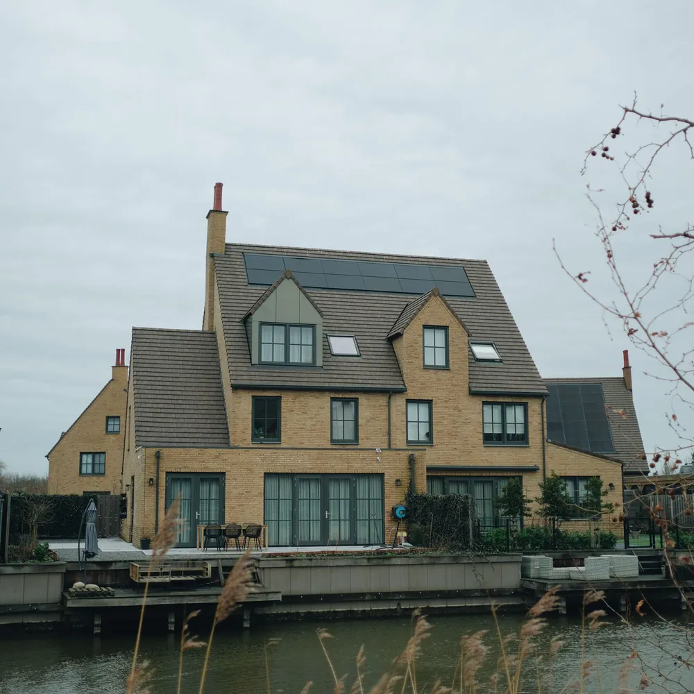Huizen aan het water in Hoofddorp, waar je de rijscholen in Hoofddorp kunt vergelijken