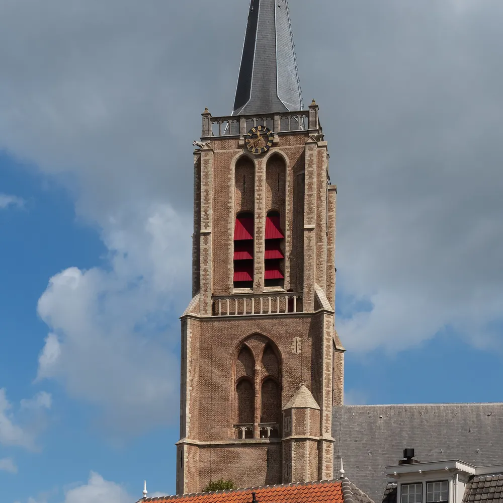 De kerktoren van Kloetinge, waar je de rijscholen in Kloetinge kunt vergelijken