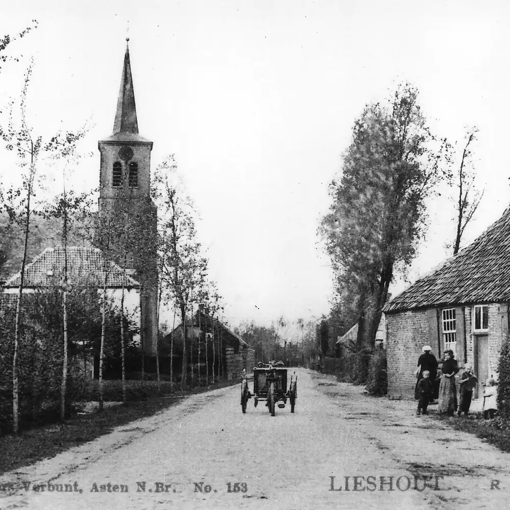 De Renstraat in Lieshout op een oude foto: rijscholen in Lieshout vergelijken