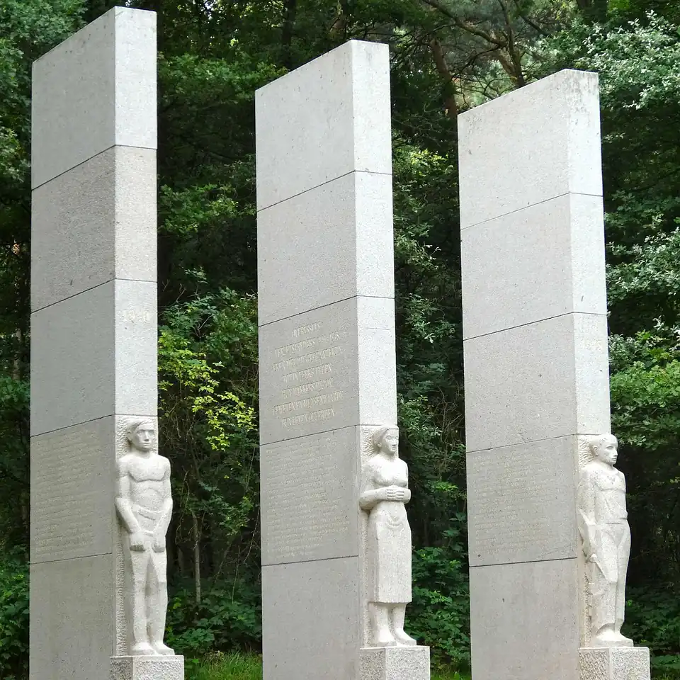 Het oorlogsmonument in Markelo, vlak bij Holten: alle rijscholen in Holten op een rij