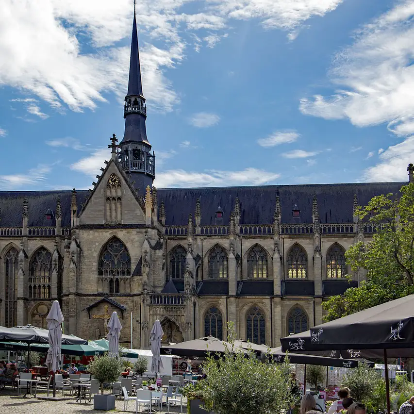 De basiliek van Meerssen: rijscholen in Meerssen vergelijken