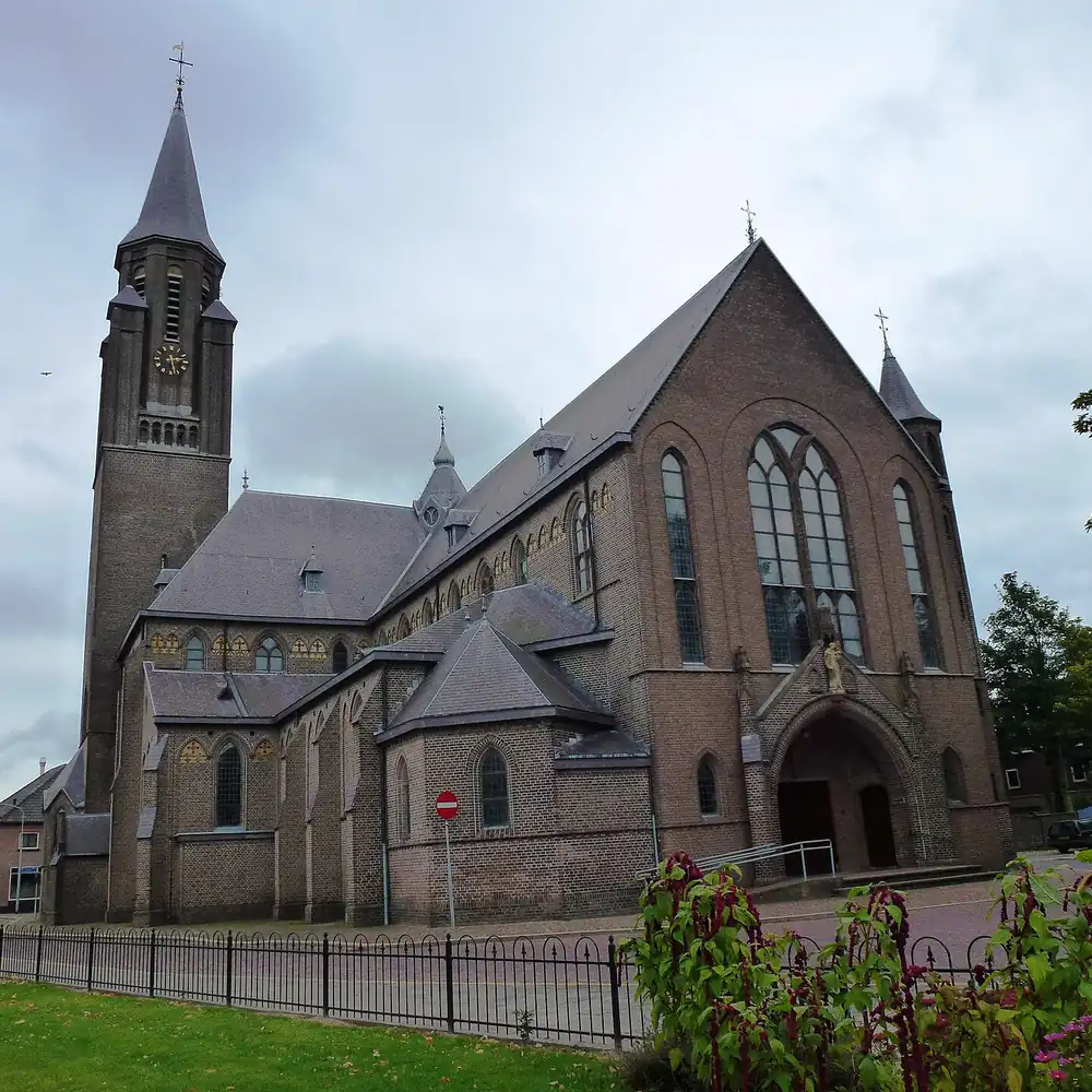 De Sint-Anthoniuskerk in Millingen aan de Rijn: alle rijscholen in Millingen aan de Rijn op een rij
