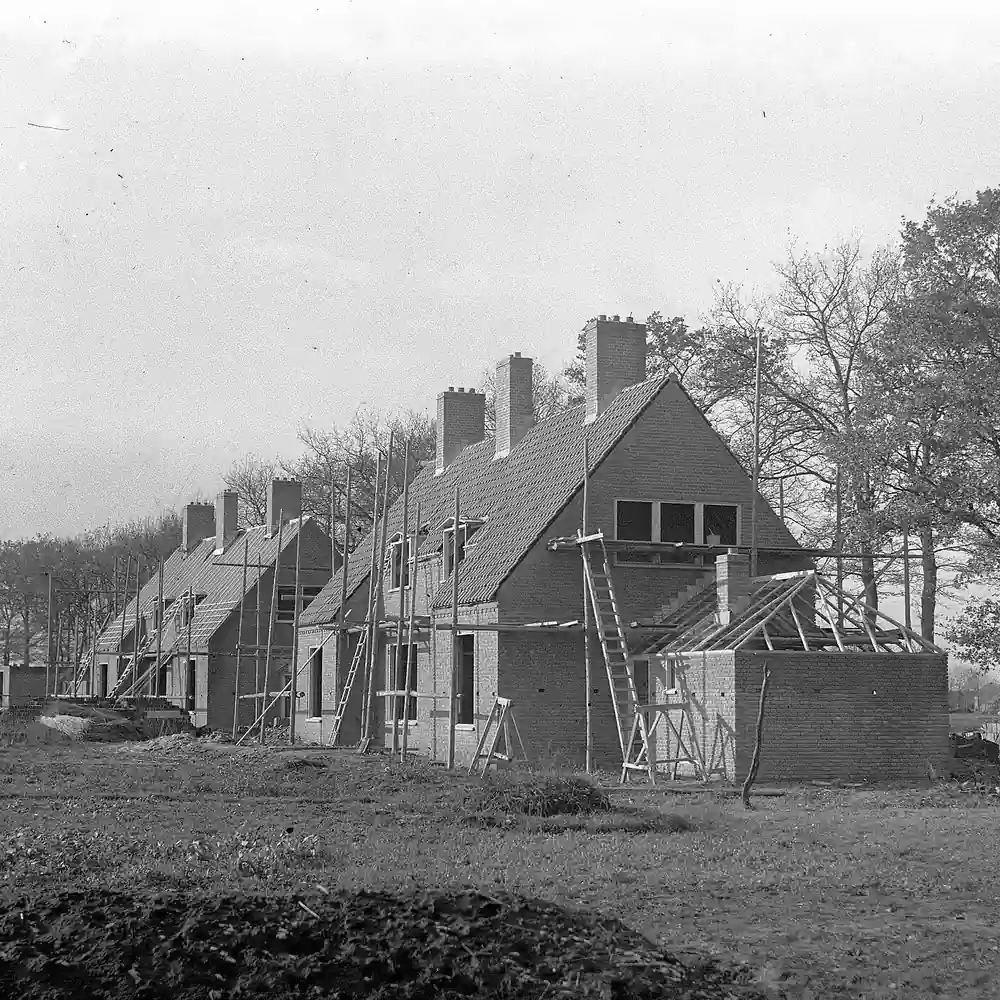 Nieuwbouw in Nieuw-Amsterdam op een oude foto: rijscholen in Nieuw-Amsterdam vergelijken