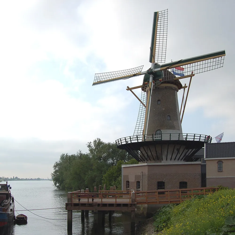 Molen De Windlust in Nieuwerkerk aan den IJssel: vergelijk de rijscholen in Nieuwerkerk aan den IJssel