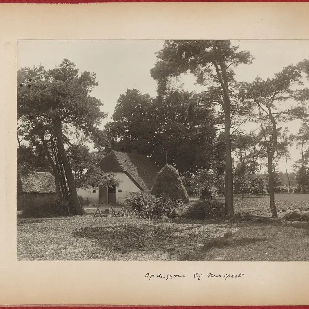 Een landschap met boerderij bij Nunspeet op een oude foto: rijscholen in Nunspeet vergelijken