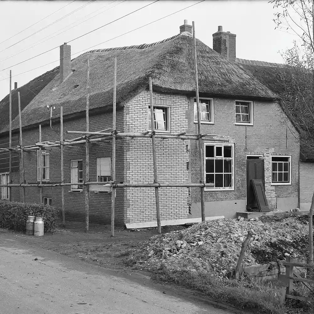 Een huis in Ottoland op een oude foto, waar je de rijscholen in Ottoland kunt vergelijken