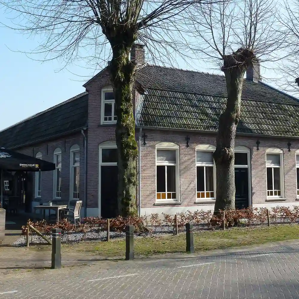 Het Dorpsplein in Riethoven: alle rijscholen in Riethoven op een rij