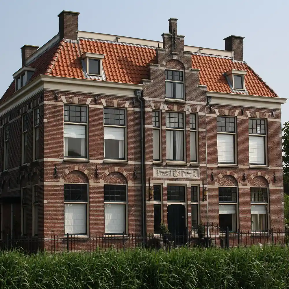 Een huis aan de Grote Sloot in Schagerbrug, vlak bij Schagen: alle rijscholen in Schagen op een rij