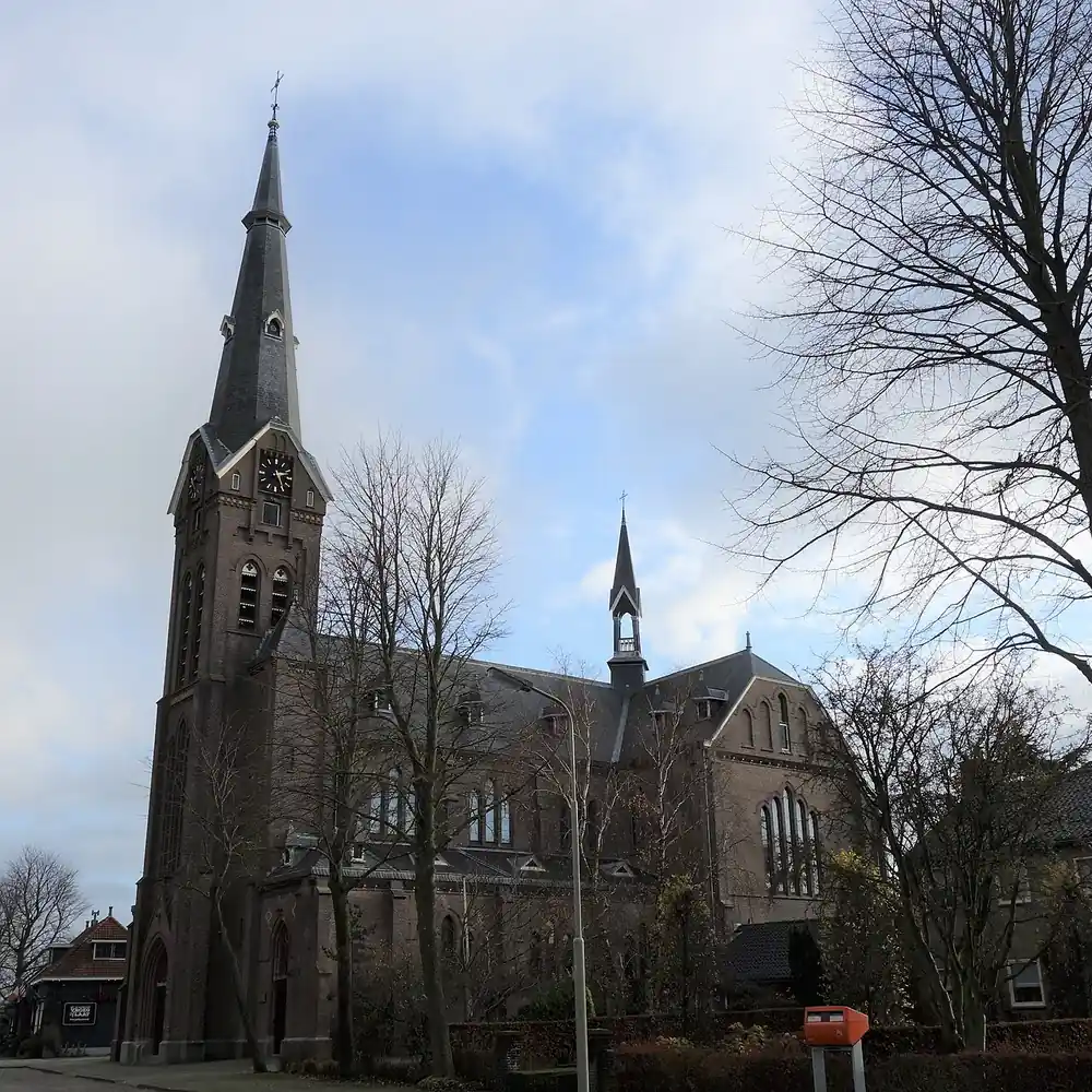 De Bonifaciuskerk in Spanbroek, waar je de rijscholen in Spanbroek kunt vergelijken