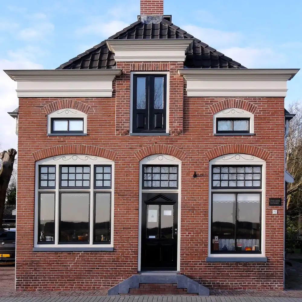 Een huis aan het Zuiderdiep in Valthermond, vlak bij Nieuw-Weerdinge: alle rijscholen in Nieuw-Weerdinge op een rij