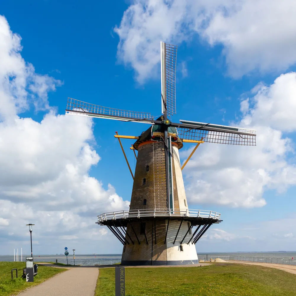 Een molen aan de boulevard van Vlissingen: vergelijk de rijscholen in Vlissingen
