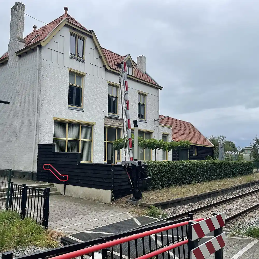 Het station van Vroomshoop, vlak bij Westerhaar-Vriezenveensewijk: alle rijscholen in Westerhaar-Vriezenveensewijk op een rij