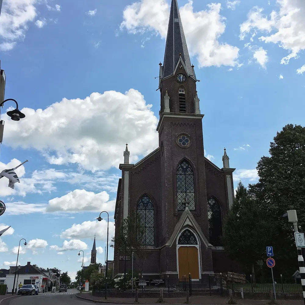 Theaterkerk De Bidler in Wergea, vlak bij Warten: alle rijscholen in Warten op een rij