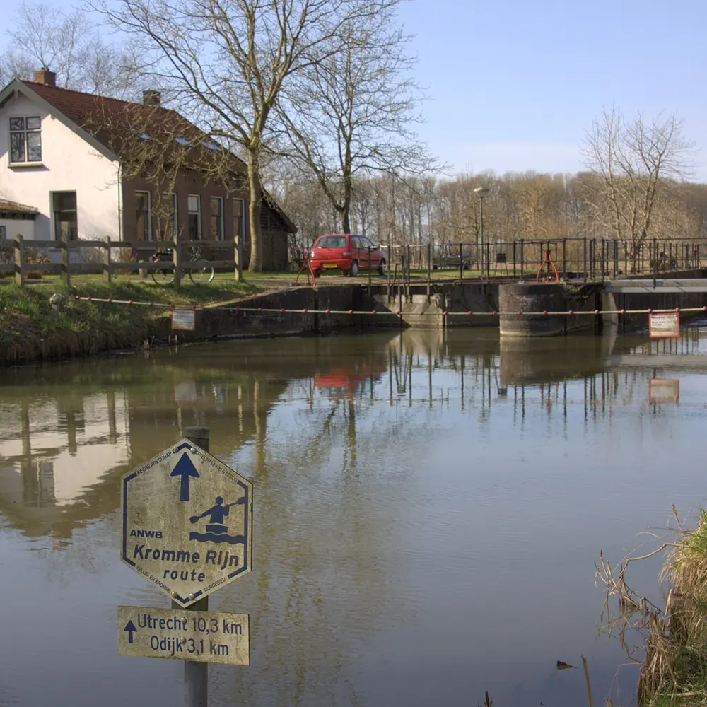 Een sluisje in de Kromme Rijn bij Werkhoven: alle rijscholen in Werkhoven op een rij