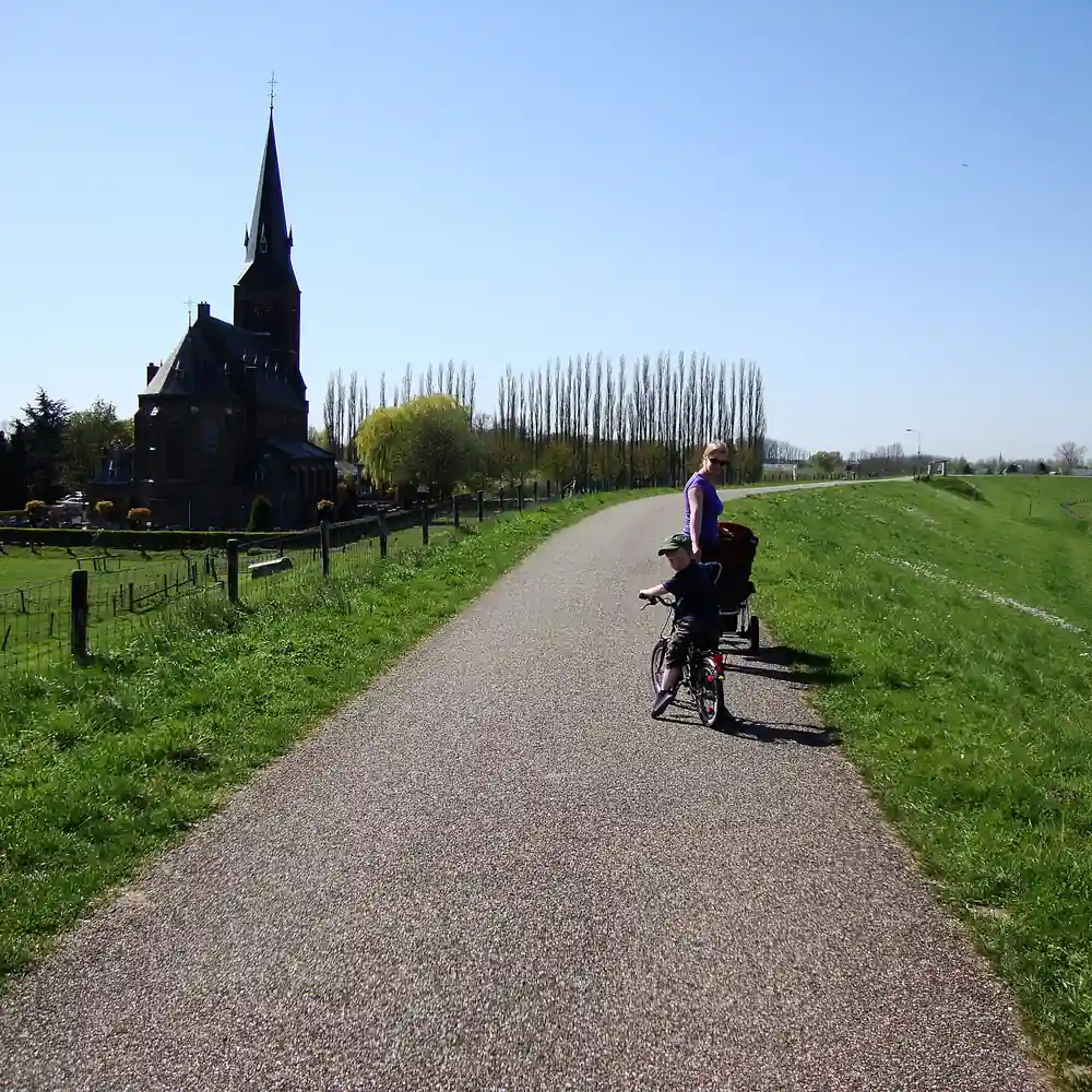 De bandijk bij Weurt, vlak bij Oosterhout (Gelderland): alle rijscholen in Oosterhout (Gelderland) op een rij