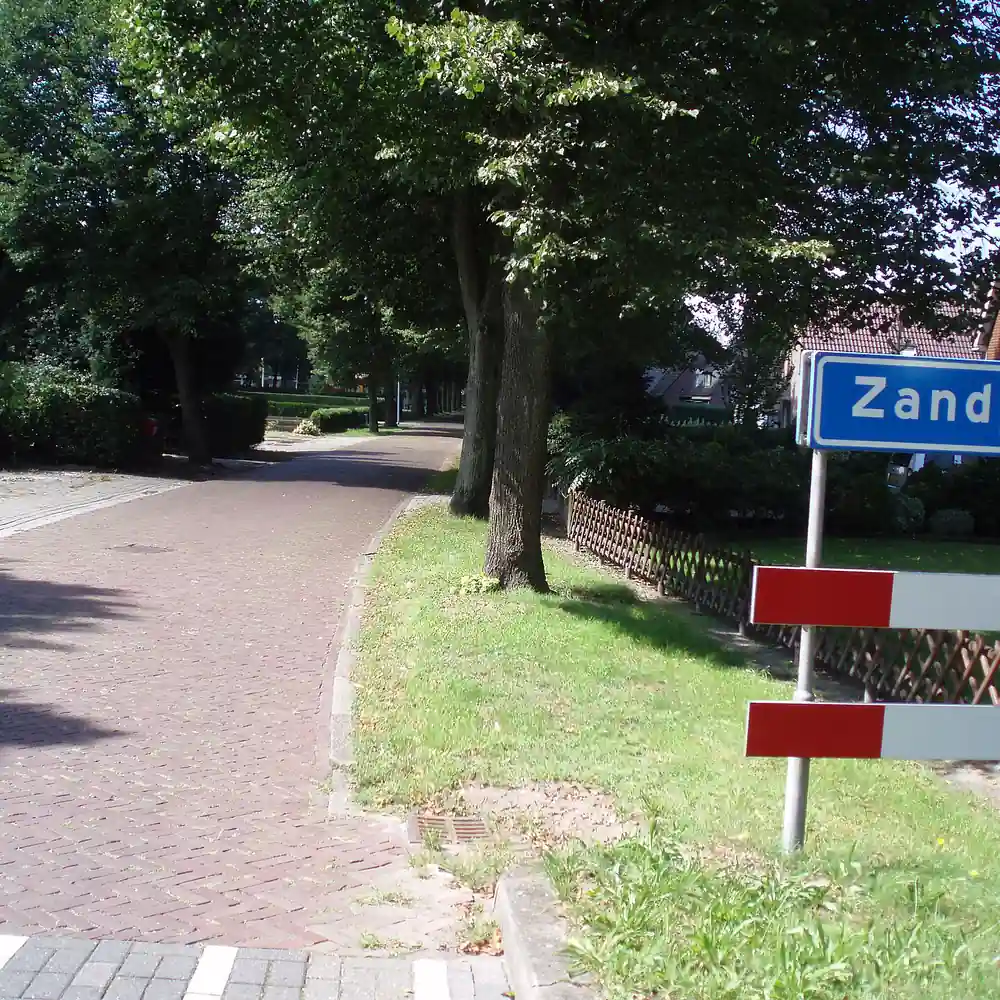 De entree van Zandpol: rijscholen in Zandpol vergelijken
