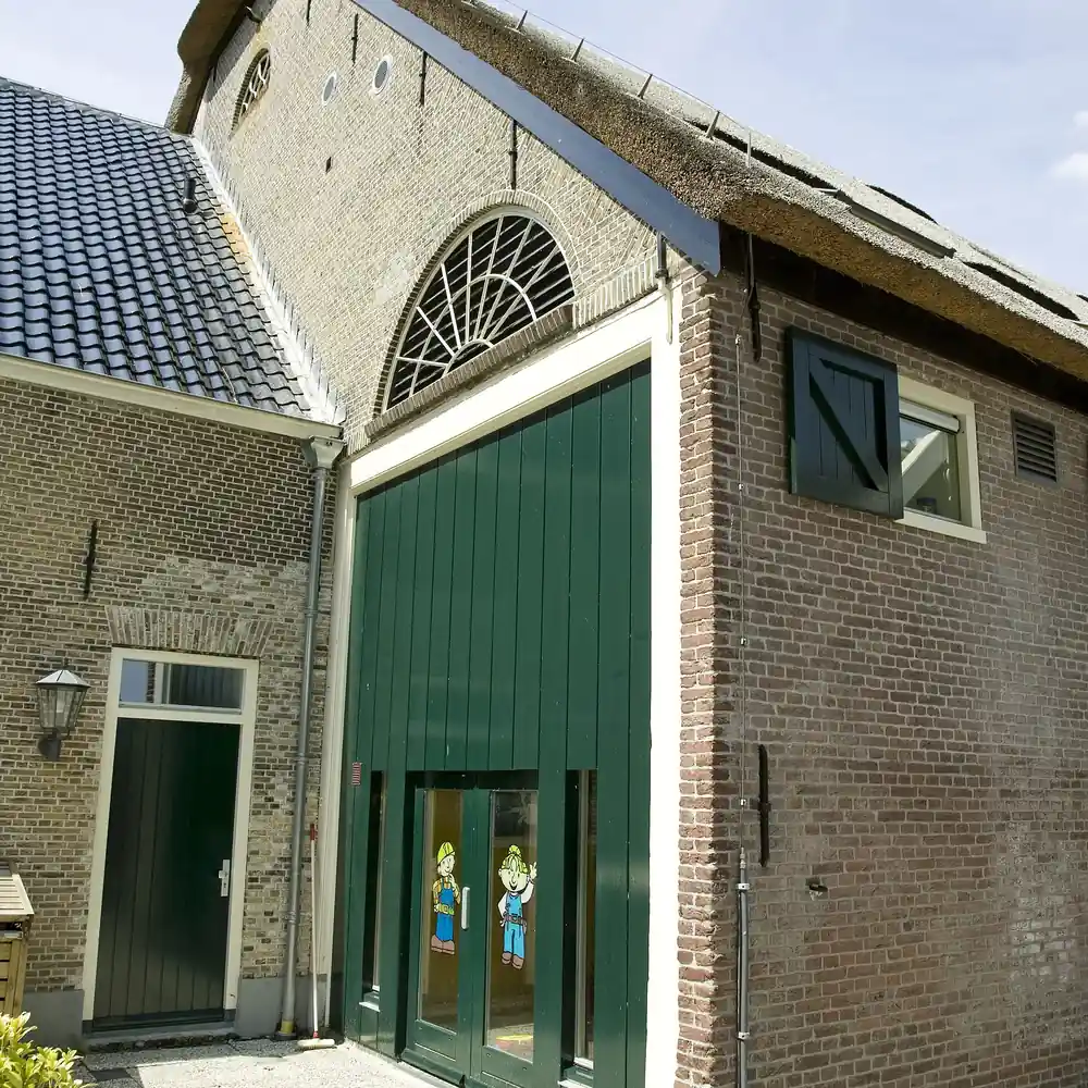 Een woonhuis met stal in Zuid-Beijerland: vergelijk de rijscholen in Zuid-Beijerland